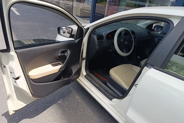 Used Volkswagen Polo 2011 1.4L Manual ZhiLe Edition Driver Seat