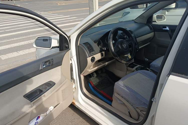 Used Volkswagen Polo 2011 Jingqu 1.4L Manual Sile Edition Driver Seat