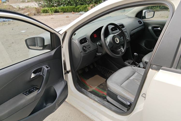 Used Volkswagen Polo 2011 1.6L Manual ZhiShang Edition Driver Seat