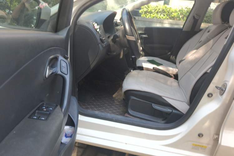 Used Volkswagen Polo 2011 1.4L Automatic ZhiShang Version Driver Seat