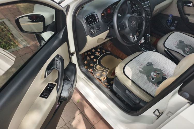 Used Volkswagen Polo 2011 1.6L Automatic ZhiKu Edition Driver Seat