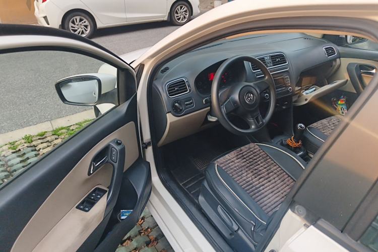 Used Volkswagen Polo 2011 1.4L Manual ZhiShang Edition Driver Seat