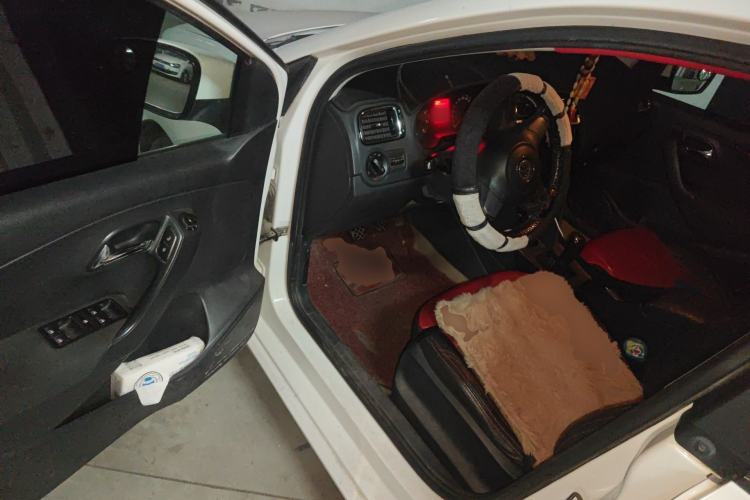 Used Volkswagen Polo 2011 1.4L Manual ZhiLe Edition Driver Seat