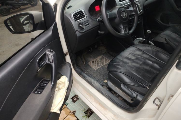 Used Volkswagen Polo 2011 1.6L Manual ZhiShang Edition Driver Seat