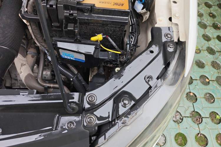 Used Volkswagen Polo 2011 1.6L Manual ZhiShang Edition Engine Bay Left
