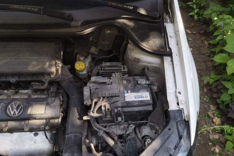 Used Volkswagen Polo 2011 1.6L Automatic ZhiKu Edition Engine Bay Left