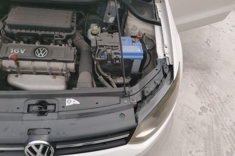 Used Volkswagen Polo 2011 1.6L Manual ZhiShang Edition Engine Bay Left