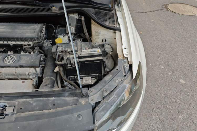 Used Volkswagen Polo 2011 1.4L Manual ZhiLe Edition Engine Bay Left