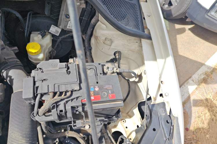 Used Volkswagen Polo 2011 1.4L Manual ZhiLe Edition Engine Bay Left