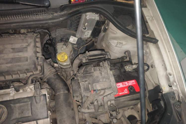 Used Volkswagen Polo 2011 1.6L Automatic ZhiShang Version Engine Bay Left