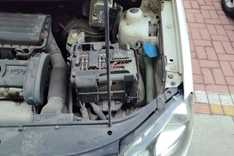 Used Volkswagen Polo 2011 Jingqu 1.4L Manual Sile Edition Engine Bay Left