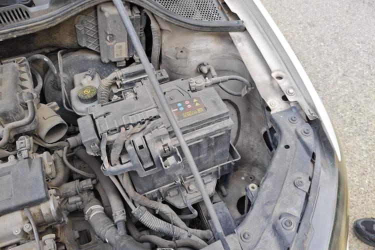 Used Volkswagen Polo 2011 1.4L Automatic ZhiShang Version Engine Bay Left