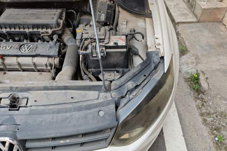 Used Volkswagen Polo 2011 1.4L Manual ZhiLe Edition Engine Bay Left