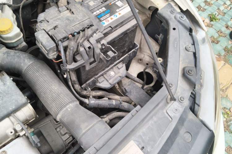 Used Volkswagen Polo 2011 1.6L Manual ZhiShang Edition Engine Bay Left