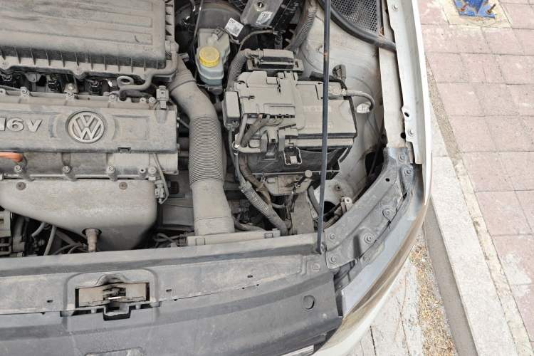 Used Volkswagen Polo 2011 1.6L Automatic ZhiShang Version Engine Bay Left
