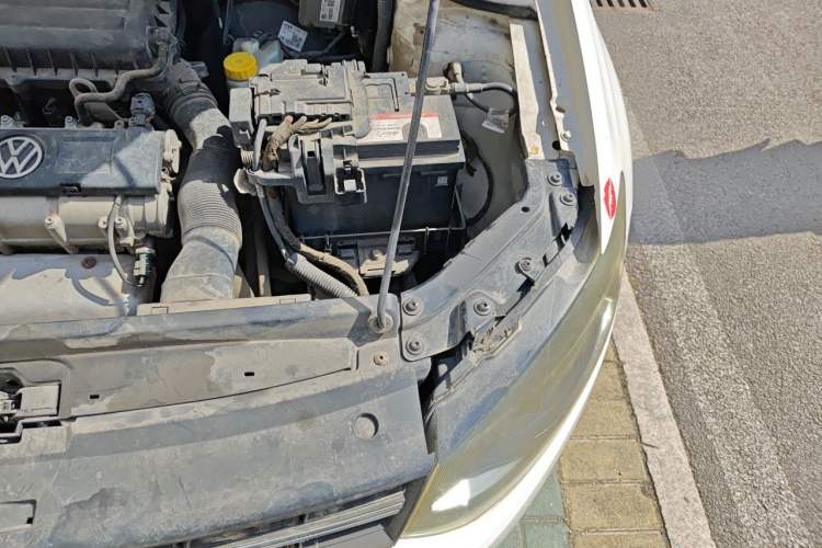 Used Volkswagen Polo 2011 1.4L Manual ZhiLe Edition Engine Bay Left