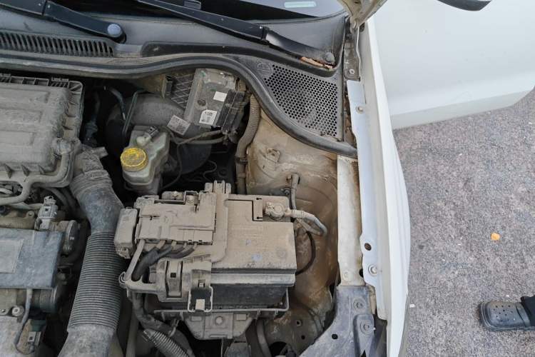 Used Volkswagen Polo 2011 1.4L Manual ZhiLe Edition Engine Bay Left