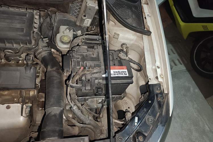 Used Volkswagen Polo 2011 1.4L Automatic ZhiShang Version Engine Bay Left
