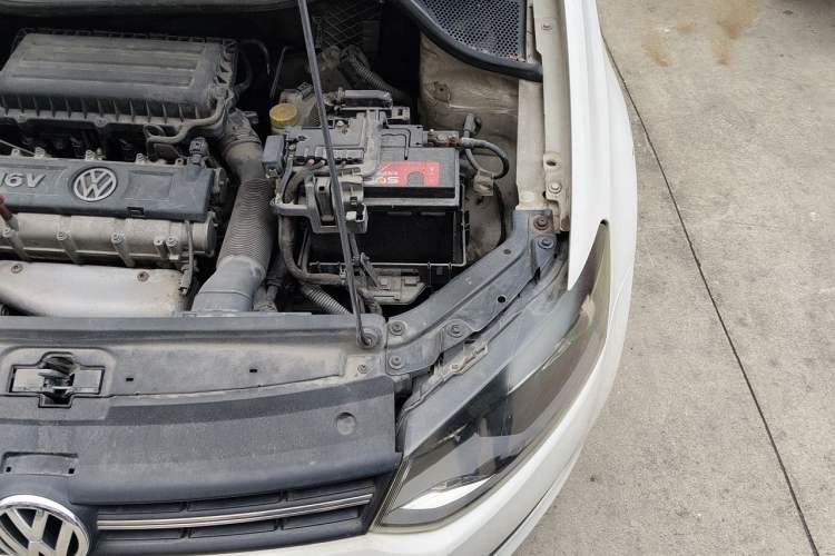 Used Volkswagen Polo 2011 1.6L Automatic ZhiShang Version Engine Bay Left