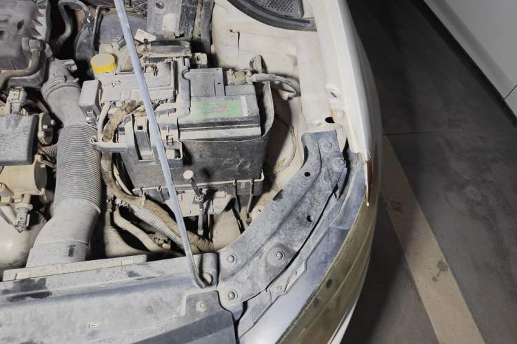 Used Volkswagen Polo 2011 1.6L Automatic ZhiShang Version Engine Bay Left