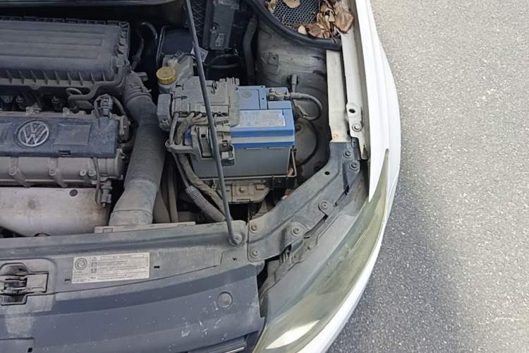 Used Volkswagen Polo 2011 1.4L Manual ZhiLe Edition Engine Bay Left