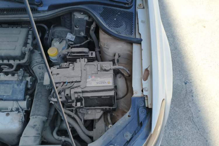 Used Volkswagen Polo 2011 1.4L Automatic ZhiShang Version Engine Bay Left