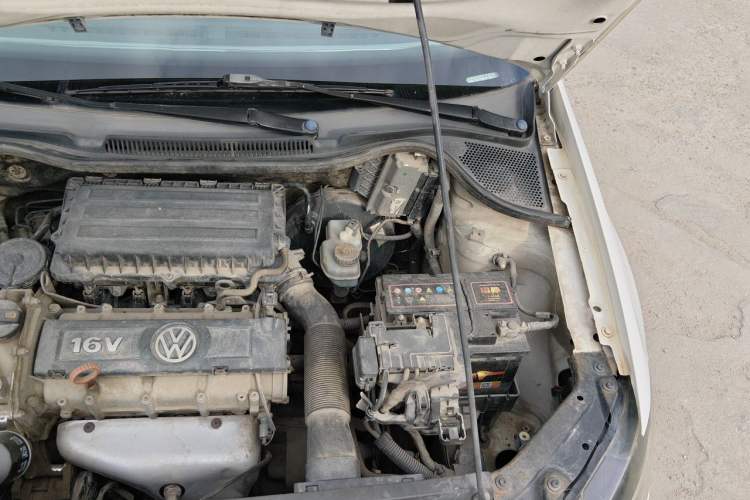 Used Volkswagen Polo 2011 1.6L Manual ZhiShang Edition Engine Bay Left