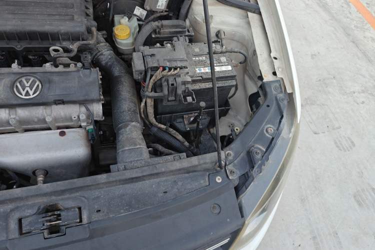 Used Volkswagen Polo 2011 1.6L Automatic ZhiKu Edition Engine Bay Left