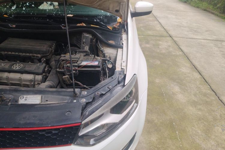 Used Volkswagen Polo 2011 1.6L Automatic ZhiKu Edition Engine Bay Left