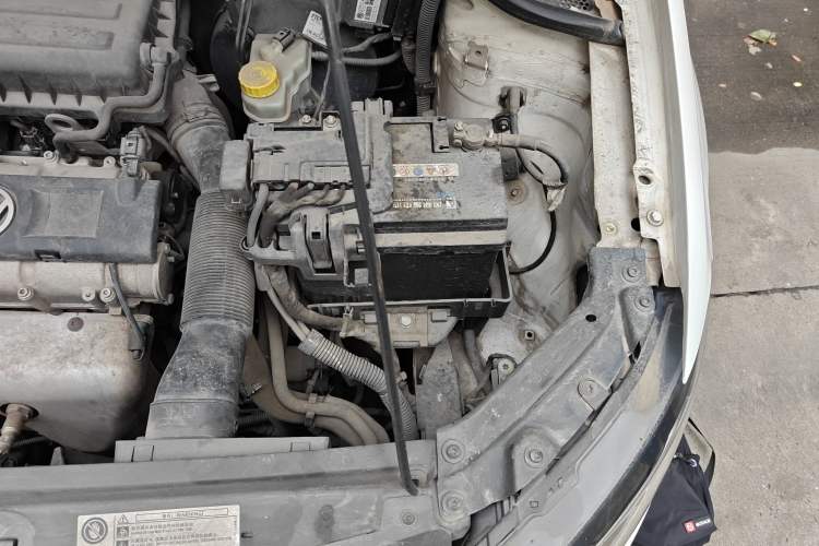 Used Volkswagen Polo 2011 1.4L Manual ZhiShang Edition Engine Bay Left