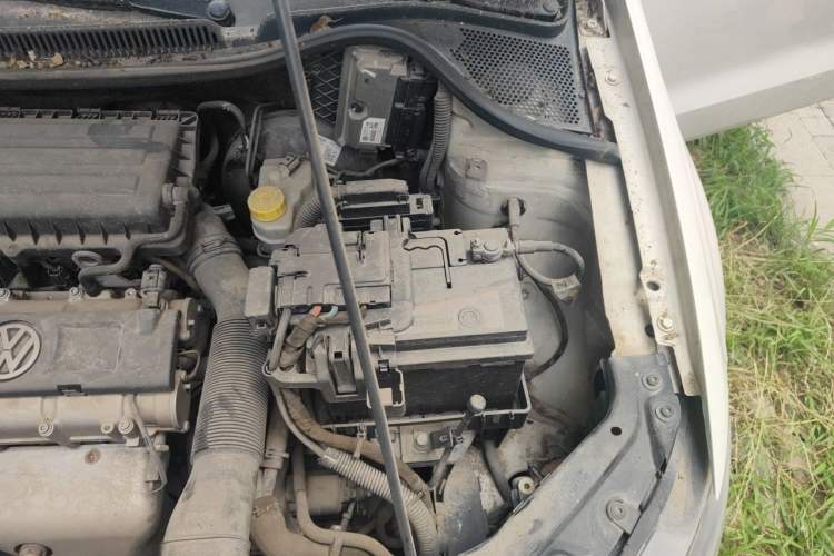 Used Volkswagen Polo 2011 1.6L Automatic ZhiKu Edition Engine Bay Left