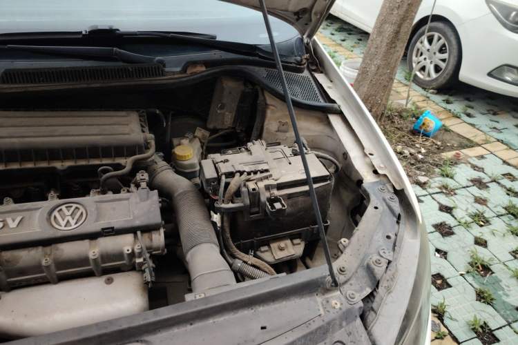 Used Volkswagen Polo 2011 1.6L Manual ZhiShang Edition Engine Bay Left