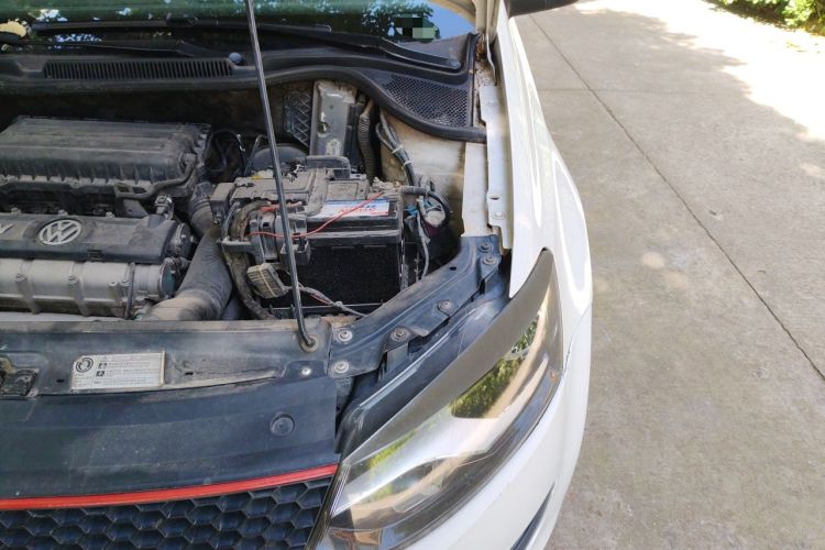 Used Volkswagen Polo 2011 1.6L Automatic ZhiKu Edition Engine Bay Left