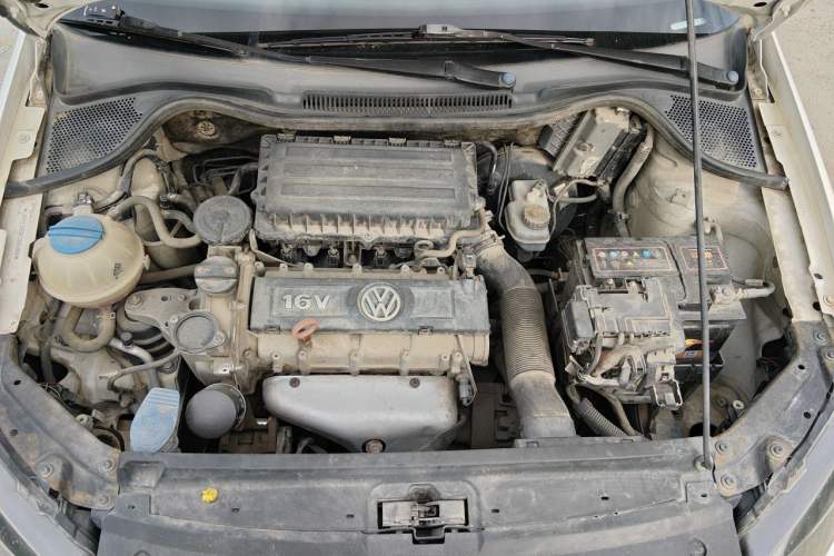 Used Volkswagen Polo 2011 1.6L Manual ZhiShang Edition Engine Bay