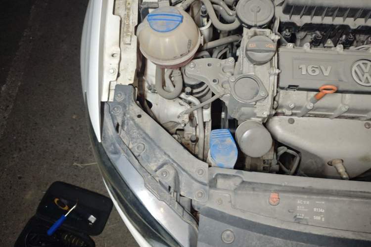 Used Volkswagen Polo 2011 1.4L Manual ZhiLe Edition Engine Bay Right