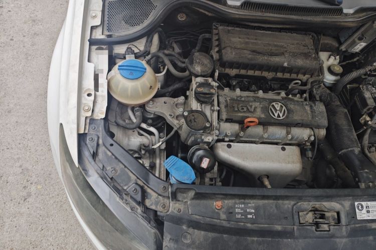 Used Volkswagen Polo 2011 1.6L Automatic ZhiKu Edition Engine Bay Right