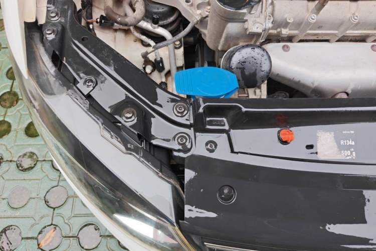 Used Volkswagen Polo 2011 1.6L Manual ZhiShang Edition Engine Bay Right
