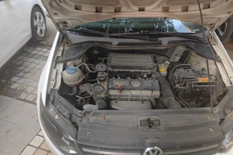 Used Volkswagen Polo 2011 1.6L Automatic ZhiShang Version Engine Bay Right