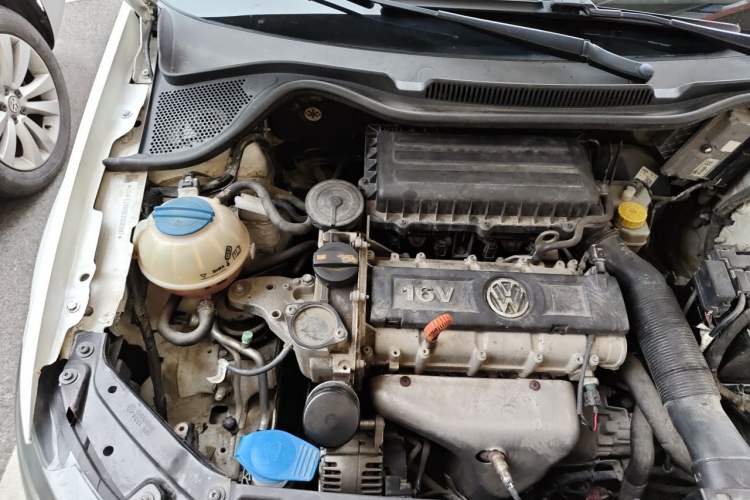 Used Volkswagen Polo 2011 1.6L Manual ZhiShang Edition Engine Bay Right
