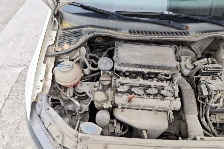 Used Volkswagen Polo 2011 1.6L Automatic ZhiShang Version Engine Bay Right