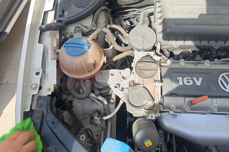 Used Volkswagen Polo 2011 1.6L Manual ZhiShang Edition Engine Bay Right