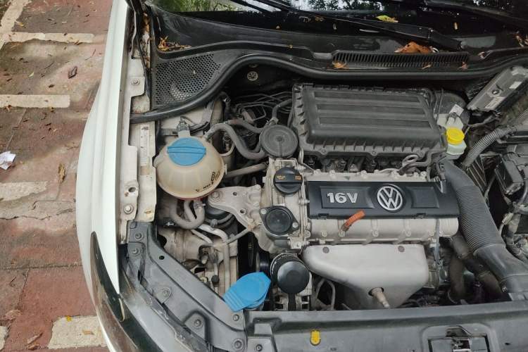Used Volkswagen Polo 2011 1.6L Automatic ZhiShang Version Engine Bay Right