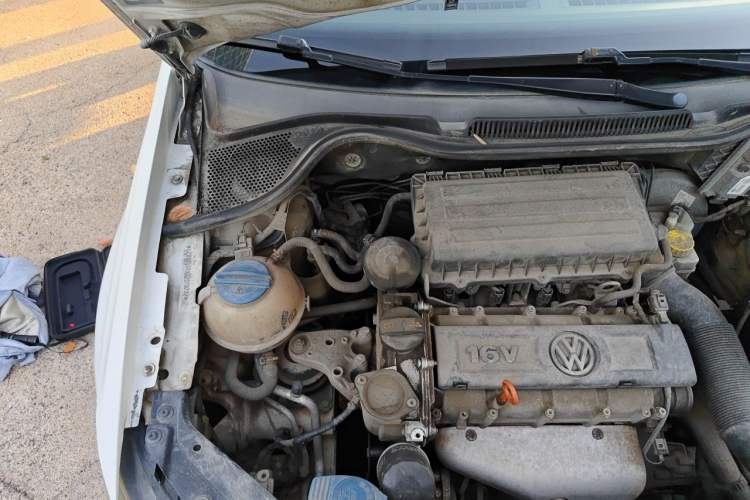 Used Volkswagen Polo 2011 1.4L Manual ZhiLe Edition Engine Bay Right