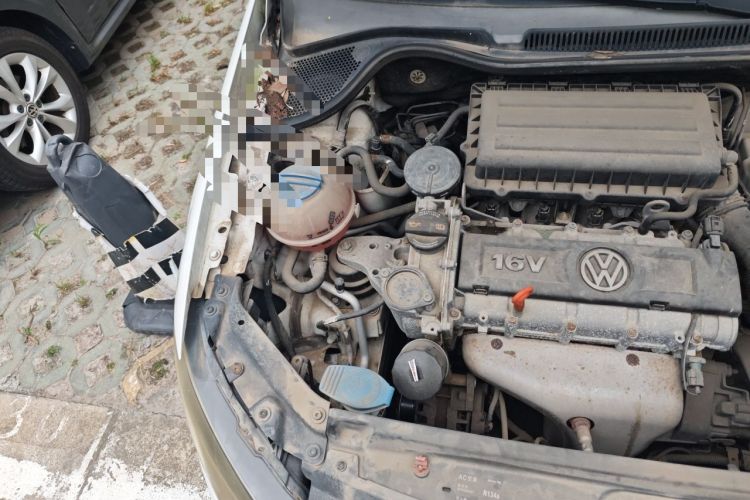 Used Volkswagen Polo 2011 1.6L Manual ZhiShang Edition Engine Bay Right