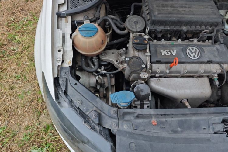 Used Volkswagen Polo 2011 1.4L Automatic ZhiShang Version Engine Bay Right