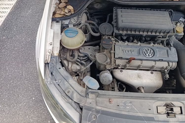 Used Volkswagen Polo 2011 1.4L Manual ZhiLe Edition Engine Bay Right