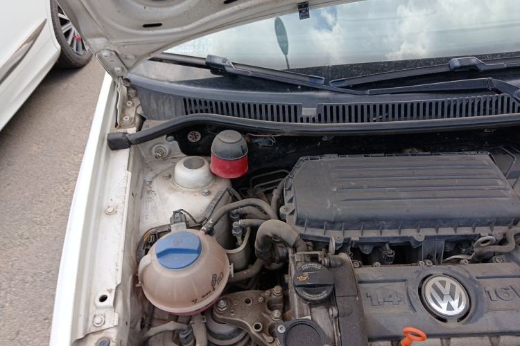 Used Volkswagen Polo 2011 Jingqu 1.4L Manual Sile Edition Engine Bay Right