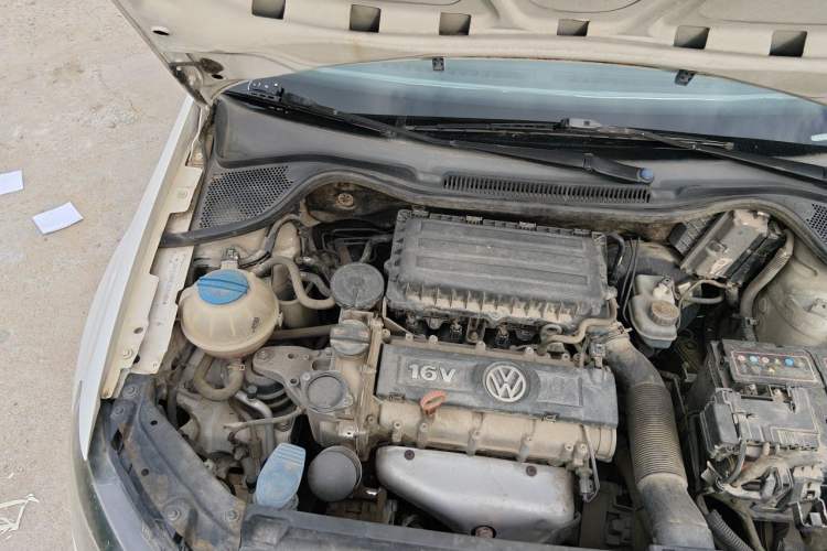 Used Volkswagen Polo 2011 1.6L Manual ZhiShang Edition Engine Bay Right