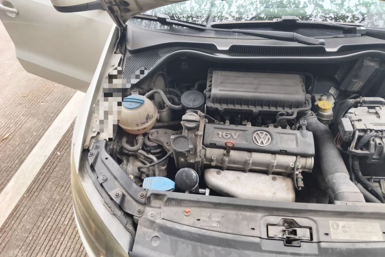 Used Volkswagen Polo 2011 1.6L Automatic ZhiKu Edition Engine Bay Right
