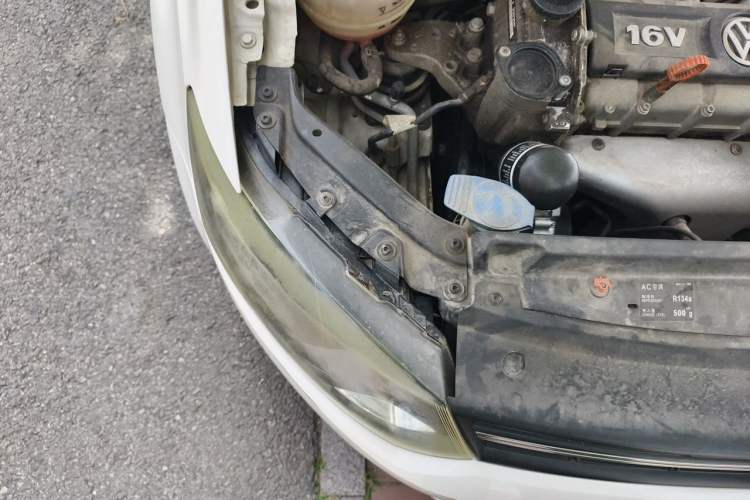 Used Volkswagen Polo 2011 1.6L Automatic ZhiKu Edition Engine Bay Right